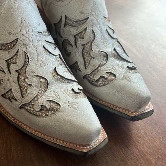 Women's 9.5 cowgirl boots. - Picture 6 of 7